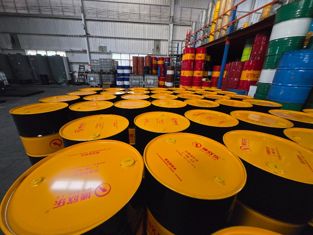 L-HM 68 hydraulic oil drum tops with GB 11118.1-2011 standard stencil